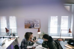 Dietro le quinte de Il Pensiero Alternativo: come è organizzato il nostro team